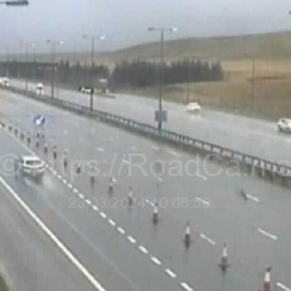 M62 crash LIVE: Motorway shut in both directions after fatal crash causing travel chaos | UK | News