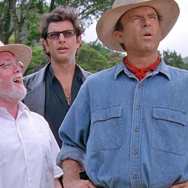 Jurassic Park's Sam Neill, Laura Dern, and Jeff Goldblum Reveal Franchise's Best Dinosaurs