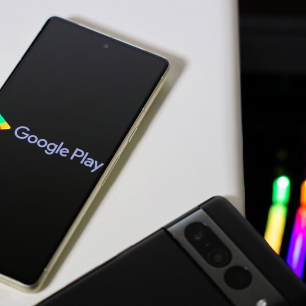 Google Play Store logo on smartphone stock photo (1)