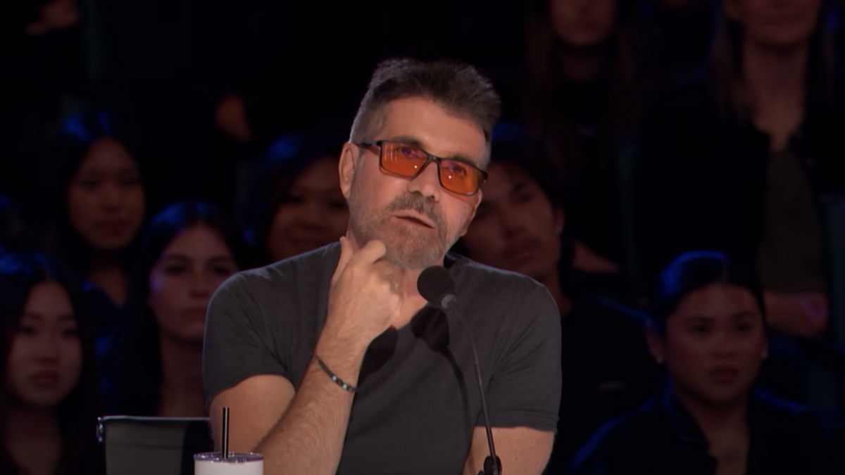 Simon Cowell watching family singing group L6 on America