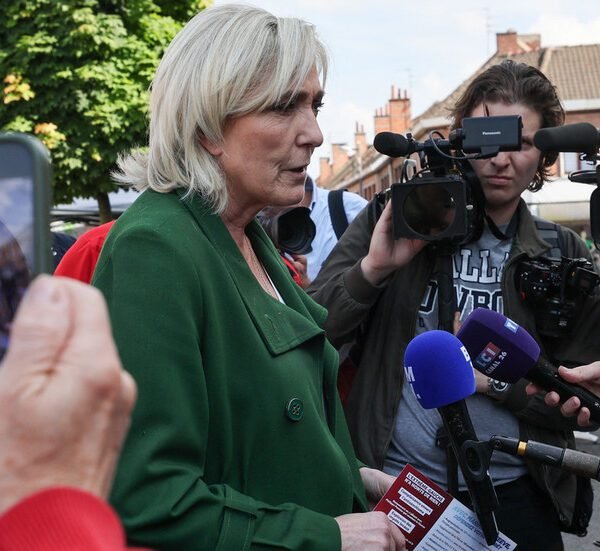 Le Pen’s party sets new popularity record — RT World News