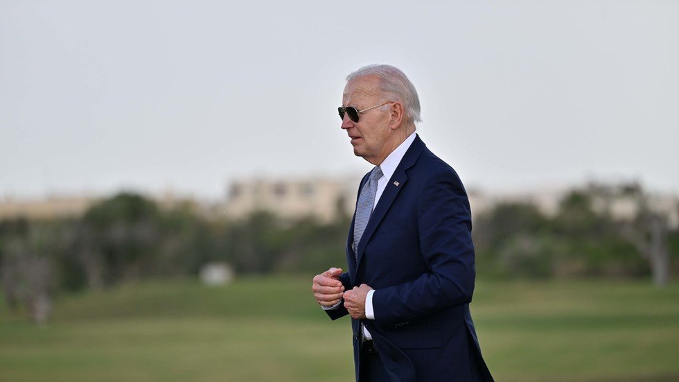 Democrat donors want Biden to withdraw — Bloomberg — RT World News