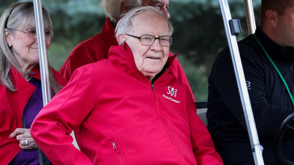 Warren Buffett reveals plans for his wealth after death — RT World News