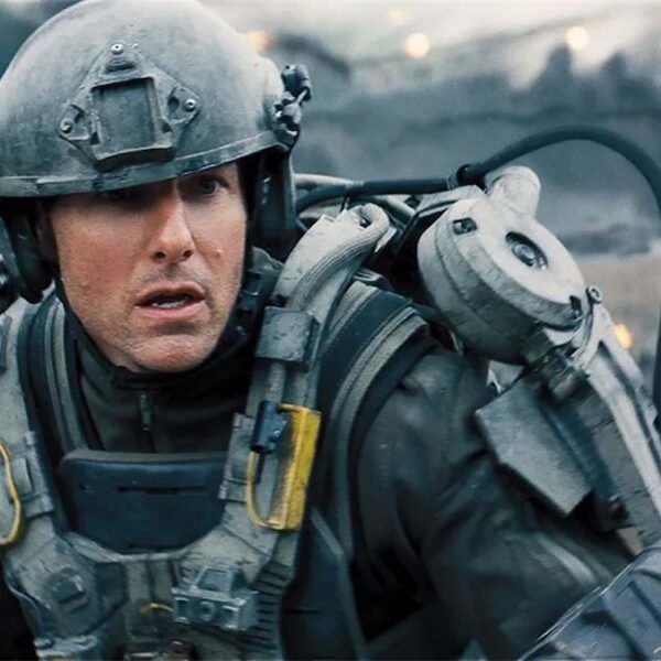 Tom Cruise in armor looking concerned at something in Edge of Tomorrow