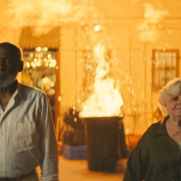 Richard Roundtree and June Squibb walking away from fire in Thelma