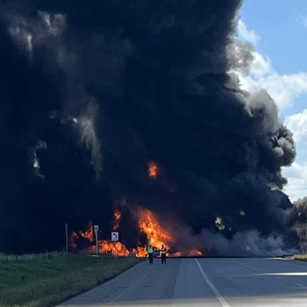Tanker truck explodes on Texas highway