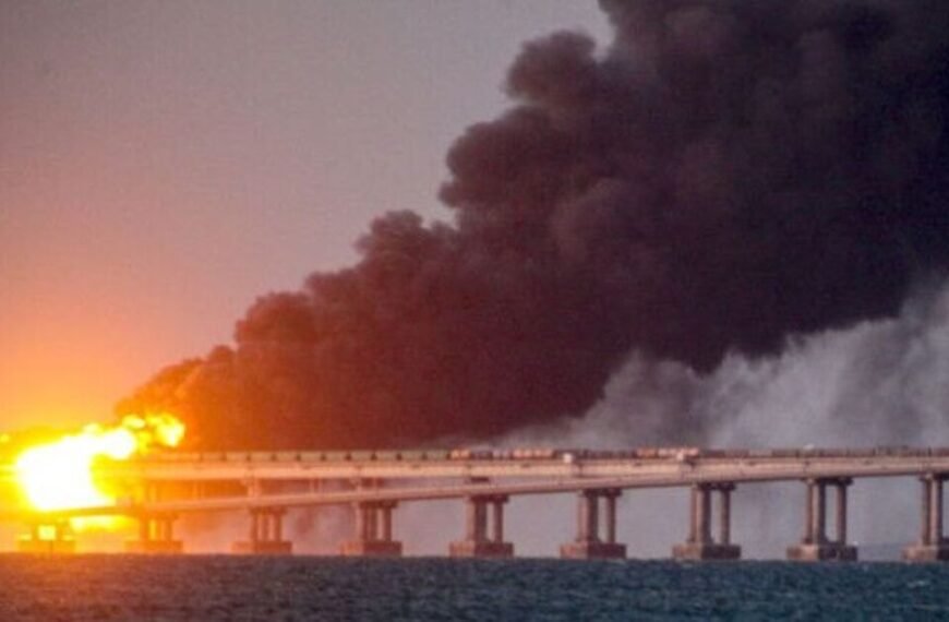 Putin panic as Ukraine sends Crimea bridge warning after massive missile strike | World | News