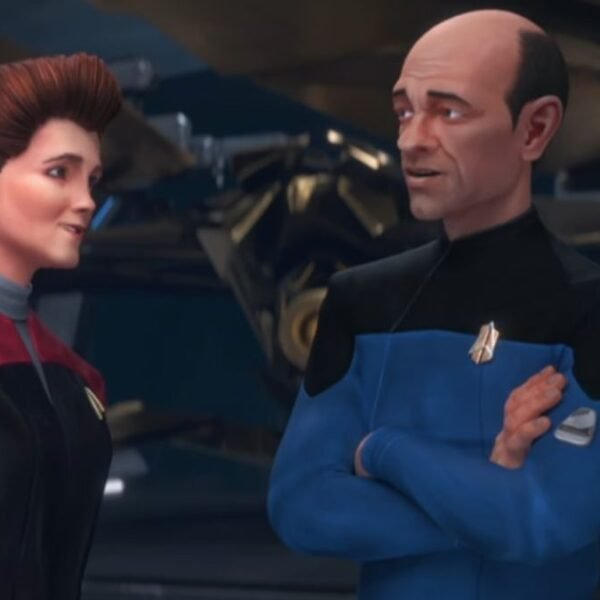 Holo Janeway and the EMH discussing his holo novels