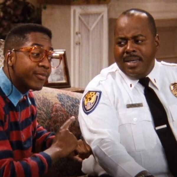 Steve Urkel and Carl sitting on the couch in Family Matters